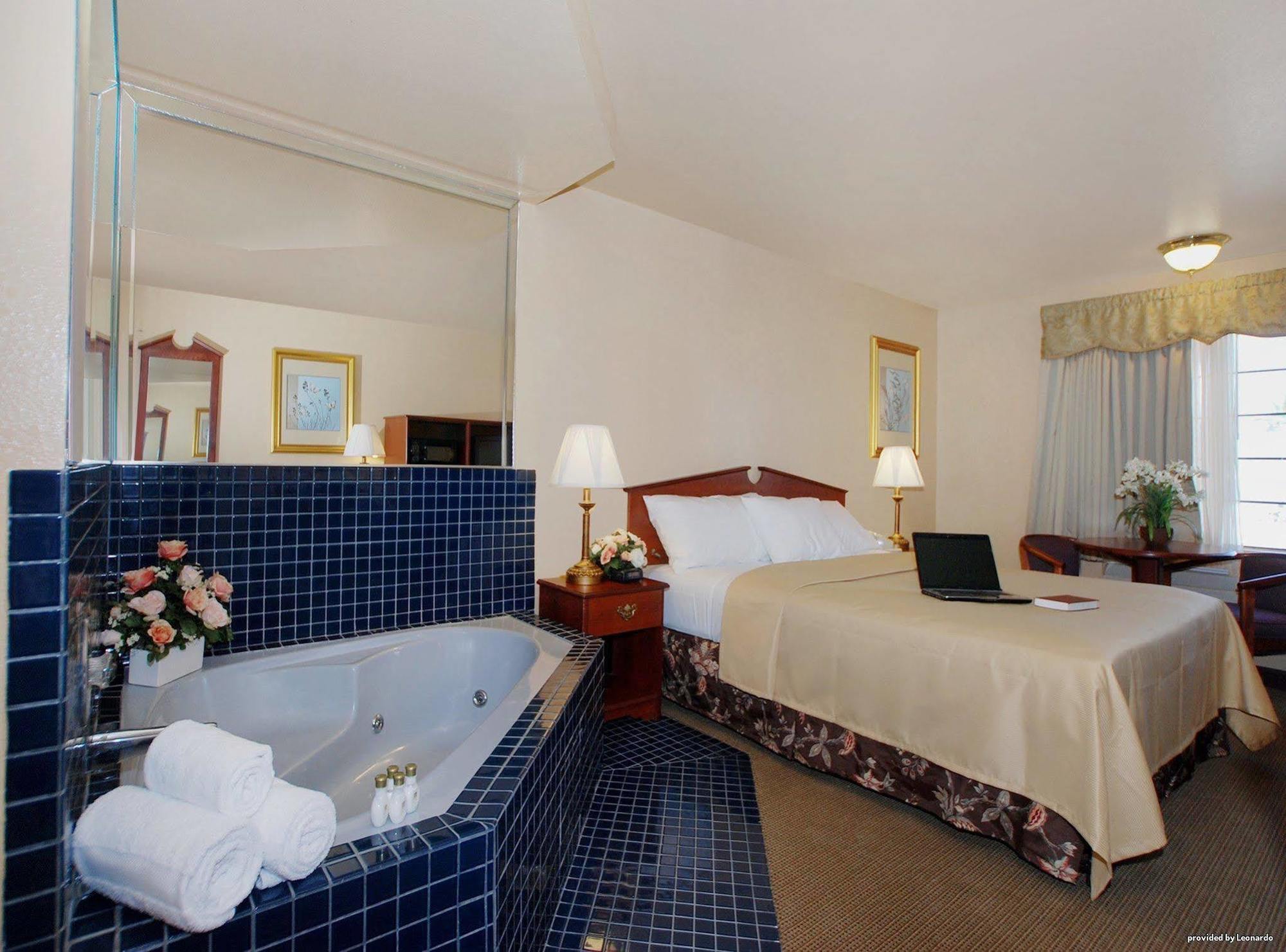 إل كاجون، سان ديغو، كاليفورنيا Rancho San Diego Inn & Suites الغرفة الصورة