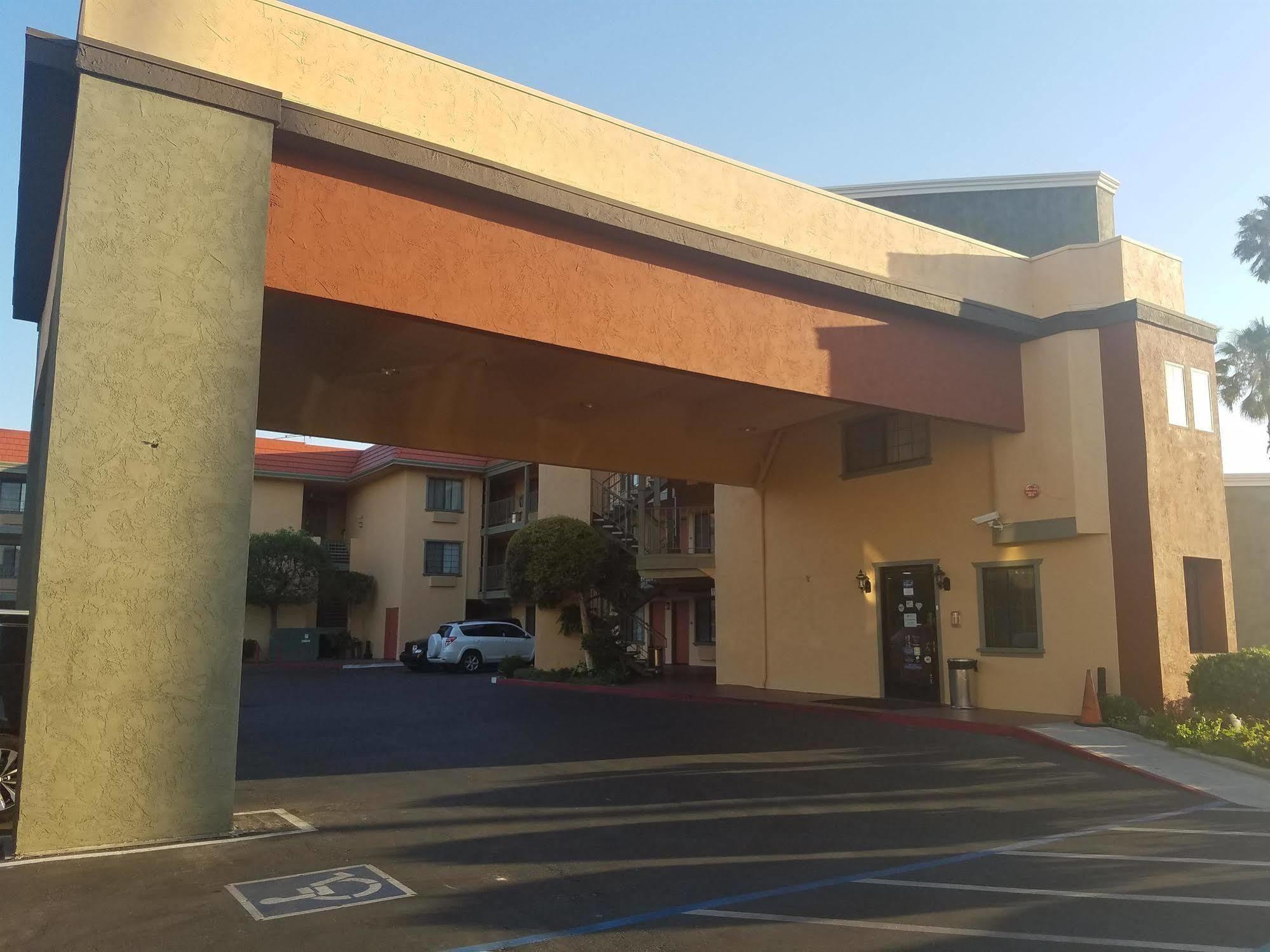 إل كاجون، سان ديغو، كاليفورنيا Rancho San Diego Inn & Suites المظهر الخارجي الصورة